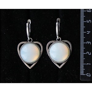 Серьги из опала (синт.) "сердечко", круг 18мм, швензы посеребрение