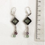 Серьги из флюорита, шарики 6мм в квадратной рамке из гематита и на цепочке