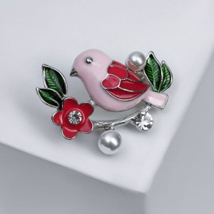 Брошь "Птичка" на жемчужной ветке, цветная, цвет серебристый (пластик, стразы, эмаль, бижутерный сплав)