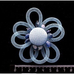 Брошь из кианита и ткани "цветок" с ювелирной сеткой