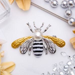 Брошь "Пчела" крупная, цвет черно-белый, цвет серебристый (пластик, эмаль)