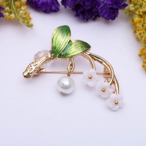 Брошь "Цветы" ландыши, цвет бело-зеленый, цвет золотистый (пластик, эмаль)