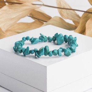 Браслет галтовка мелкая на резинке бирюза (имитация)
