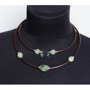 Колье из пренита на струнке, витой бочонок 20-23мм, шарики 12мм и 8мм