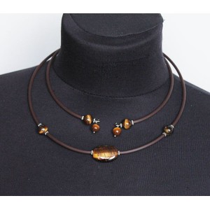 Колье из тигрового глаза на струнке, плоский овал 25х18мм, шарики 10мм и 8мм