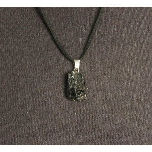 Кулон из турмалина черного (шерл) необработанного, 1 камень