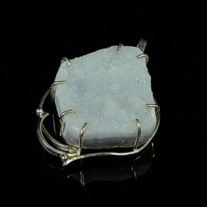 Кулон халцедон щетка в посеребрении 36*40мм