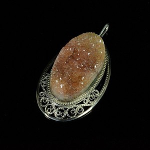 Кулон халцедон щетка 38*60мм Кулон халцедон щетка 38*60мм