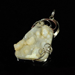 Кулон халцедон щетка 34*57мм Кулон халцедон щетка 34*57мм