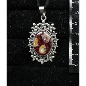 Кулон из волосатика и граната (кабошон-мозаика), овал 25х18мм, оправа "клумба"