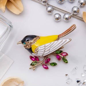 Брошь "Птичка-синичка", цвет горчичный в кофейном золоте (стекло, стразы, эмаль, бижутерный сплав)