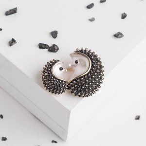 Брошь "Ёжики", цвет черно-белый в черненом золоте (стразы, эмаль) Брошь "Ёжики", цвет черно-белый в черненом золоте (стразы, эмаль)