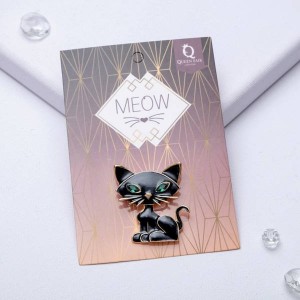 Брошь "Кошечка" хитрая, цвет черно-зеленый, цвет золотистый (стразы, эмаль, бижутерный сплав)