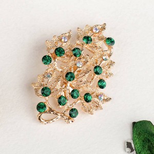Брошь "Листва", цвет изумрудный, цвет золотистый (стразы)
