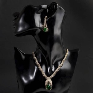 Комплект: серьги, колье "Феникс" капля, цвет бело-изумрудный, цвет золотистый (стразы, фианит) Комплект: серьги, колье "Феникс" капля, цвет бело-изумрудный, цвет золотистый (стразы, фианит)