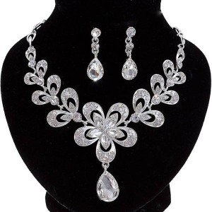 Комплект: серьги, колье "Шальная императрица" цветок, цвет белый, цвет серебристый (стекло, стразы, бижутерный сплав)