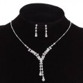 Комплект; серьги, колье "Легкий флирт" дождик, белый, цвет серебристый (стразы, бижутерный сплав)