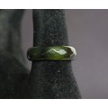 Кольцо из агата темно-зеленого (тонировка) ширина 5-6мм, огранка