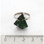 Кольцо из уваровита в мельхиоре 18х16мм р-р 17.5