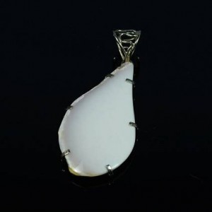 Кулон из агата белого, 30*57мм