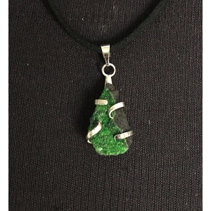 Кулон из уваровита в мельхиоре 20х13мм