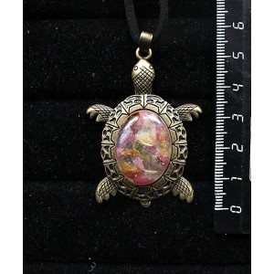 Кулон из турмалина и волосатика (кабашон-мозаика), овал 25х18мм, "черепаха" оправа цвет бронза