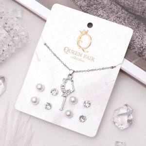 Гарнитур 5 предметов: 4 пары пусет, кулон "Гимнастка", цвет белый, цвет серебристый (пластик, стразы, бижутерный сплав)