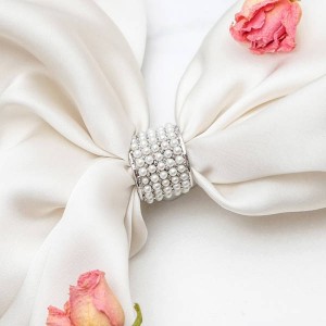 Муфта для платка "Жемчужинка", цвет белый, цвет серебристый (пластик, бижутерный сплав)