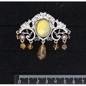 Брошь из агата желтого (тонировка) "трюмо", овал 18х13мм, со стразами и подвесками из хрусталя и тигрового глаза (шарик 6мм)