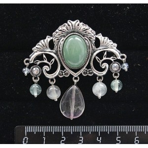 Брошь из авантюрина зеленого "трюмо", овал 18х13мм, со стразами и подвесками из флюорита