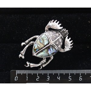 Брошь с перламутром гелиотис жук 52х31мм