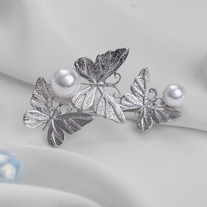 Брошь "Бабочки" трио с жемчужинами, цвет белый, цвет серебристый (пластик)