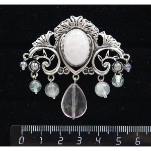 Брошь из кварца розового "трюмо", овал 18х13мм, со стразами и подвесками из флюорита