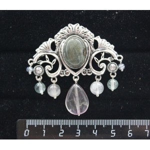 Брошь из кварца-волосатика темного (зеленые волосы) "трюмо", овал 18х13мм, со стразами и подвесками из флюорита