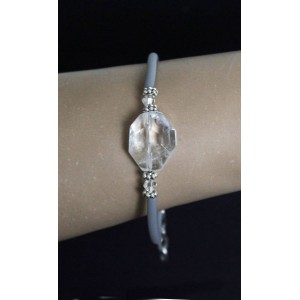 Браслет из горного хрусталя, бусина от 15мм, крупная огранка, на струнке