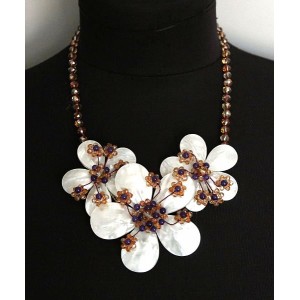 Колье из перламутра, аметиста и хрусталь 3 цветка