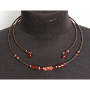 Колье из сердолика на струнке, цилиндры 16х8мм, шарики 8мм и 6мм