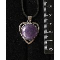 Кулон из кварца тонированного, цвет аметист, круг 18мм, оправа "сердечко"