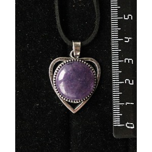 Кулон из кварца тонированного, цвет аметист, круг 18мм, оправа "сердечко"