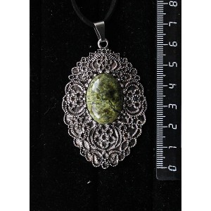 Кулон из змеевика, овал 25х18мм, филигрань