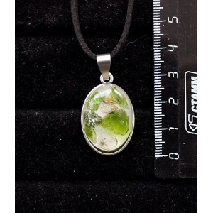Кулон из волосатика и хромдиопсида (кабошон-мозаика), простой овал 25х18мм