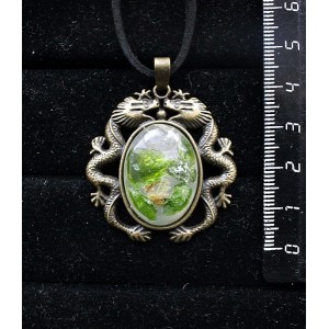 Кулон из волосатика и хромдиопсида (кабошон-мозаика), овал 25х18мм, оправа цвет бронза "2 дракона"