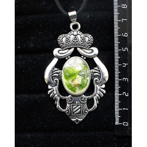 Кулон из волосатика и хромдиопсида (кабошон-мозаика), овал 25х18мм, оправа "императрица"