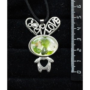 Кулон из волосатика и хромдиопсида (кабошон-мозаика) "зайчик", овал 25х18мм