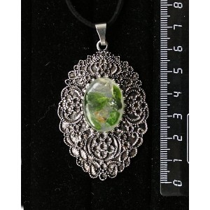 Кулон из волосатика и хромдиопсида (кабошон-мозаика), овал 25х18мм, филигрань