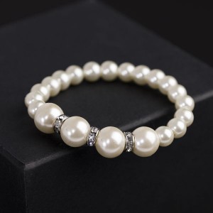 Браслет жемчуг "Невеста" бусины d=1, d=2, со стразами 4 штуки, цвет молочный