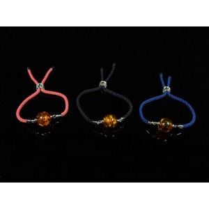 Браслет с янтарем на витом шнурке цв.разный, шарик 14мм коньячный, 22см