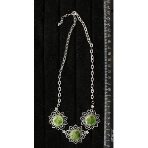Колье из хромдиопсида (кабошон-мозаика) "3 цветка" на цепочке, 48-50см, круг 18мм