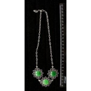 Колье из кварца тонированного цвет хризопраз "3 цветка" на цепочке, 48-50см, круг 18мм