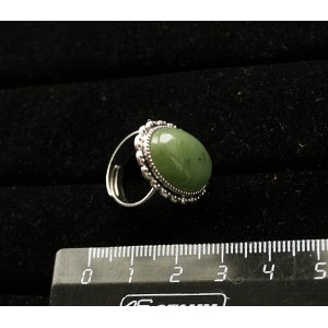Кольцо с нефритом, овал 18x13, литая оправа, безразмерное